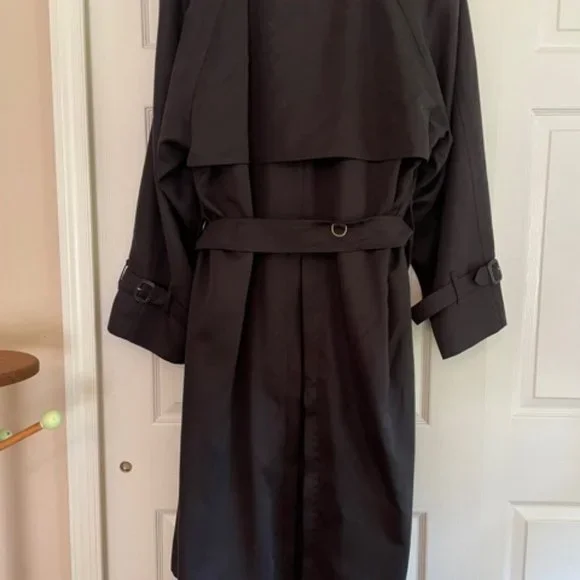 Burberry - Trench Coat
